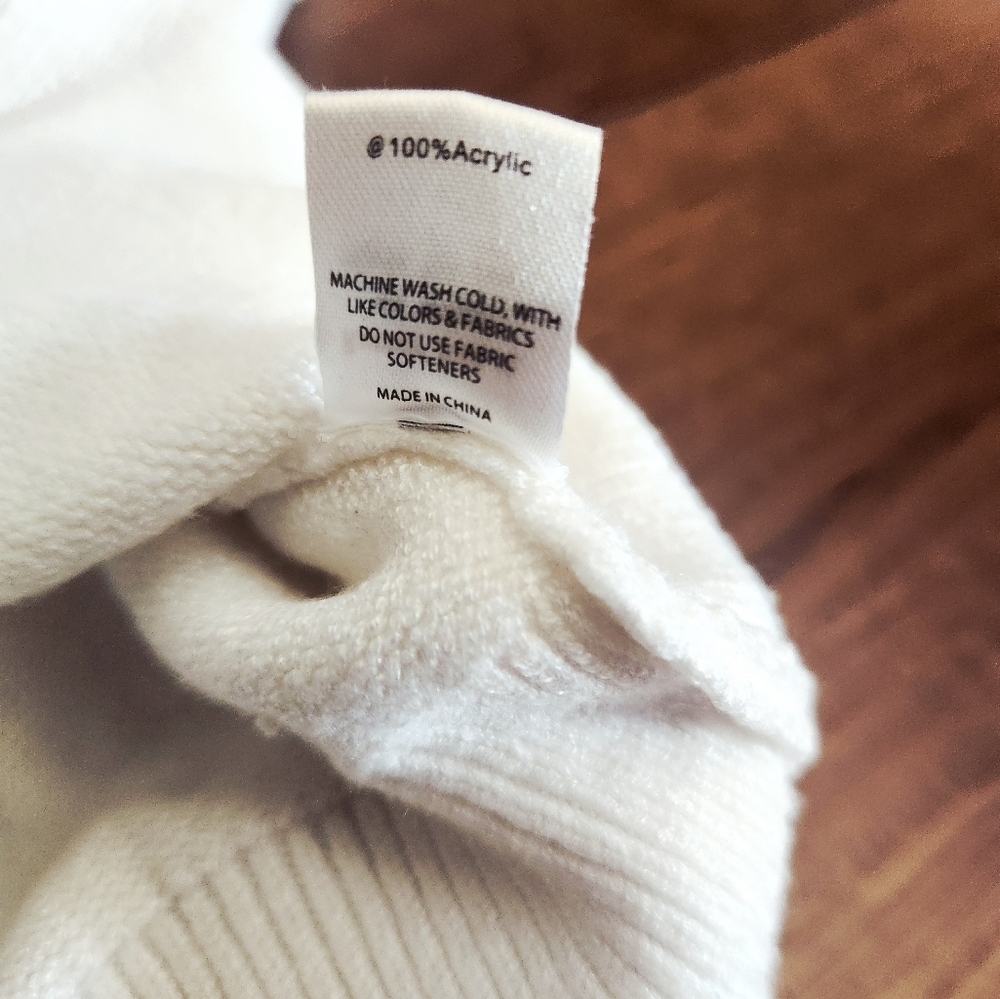 Rumored White Cardigan Size Small - Picture 5 of 5